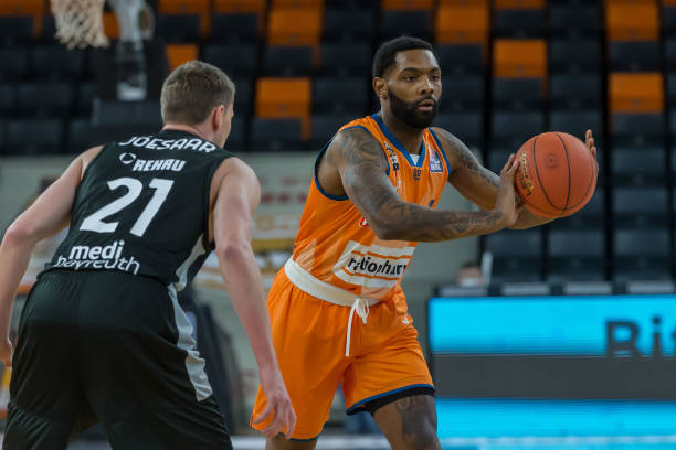 在对阵老鹰 在对阵老鹰