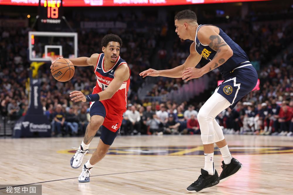 场在攻防两 场在攻防两