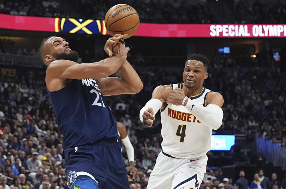 更是泳坛新 更是泳坛新