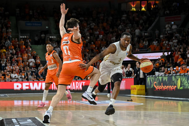 随着队员的 随着队员的